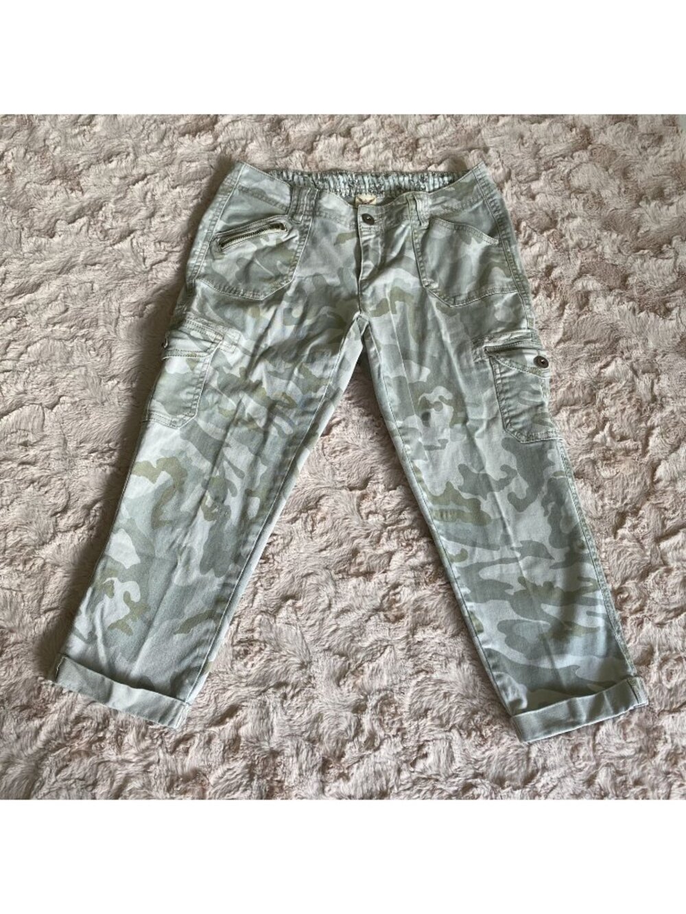 Faded Glory Women's 6 Pants Camouflage Cargo Capri Utility Y2K Streetwear